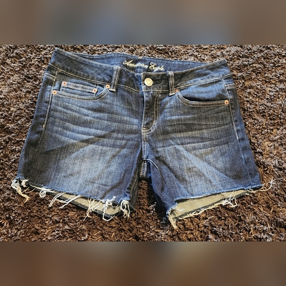 AMERICAN EAGLE Darkwash Distressed Cut Off Raw Hem Denim Stretch Short Sz. 8 - Picture 1 of 6